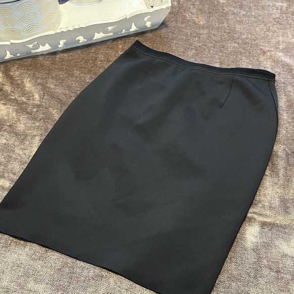 T Tahari Elegant Black Women's Pencil Skirt - Size 4 - Picture 5 of 5
